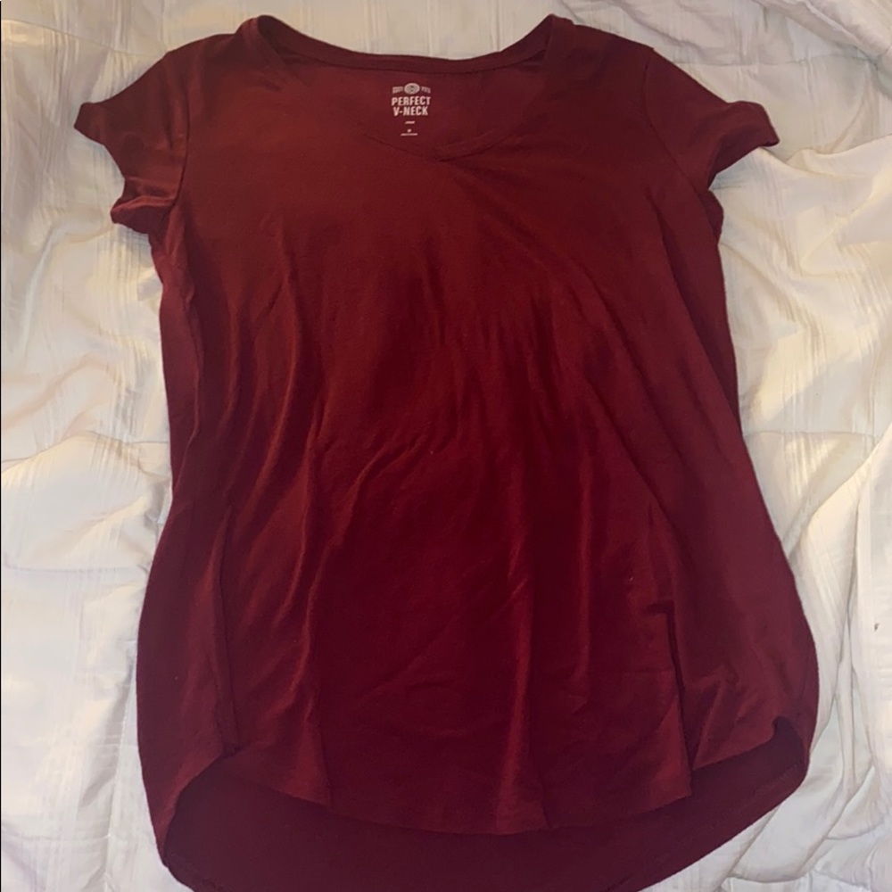 maroon tshirt